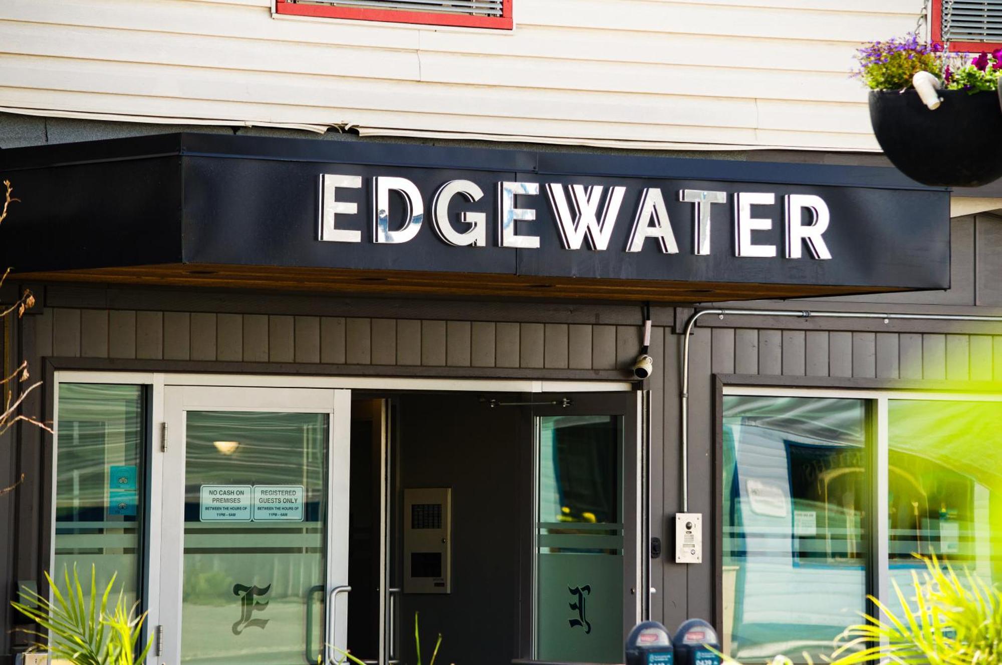 Edgewater Hotel Whitehorse Exterior foto